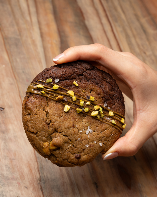 Salted pistachio & chocolate cookie